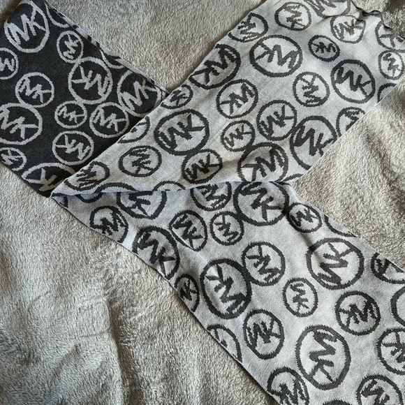 Michael Kors Scarf - Picture 3 of 6